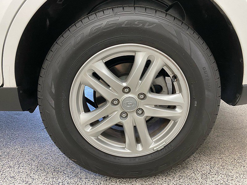 Used 2012 Hyundai Santa Fe GLS image 23
