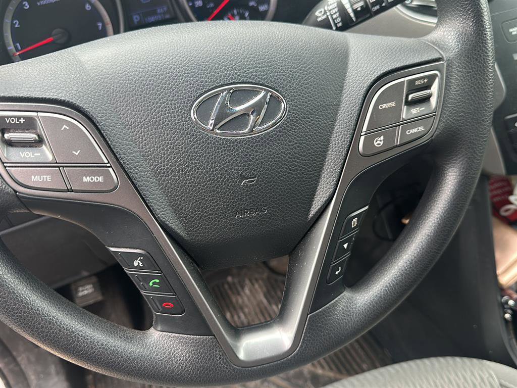 Used 2015 Hyundai Santa Fe GLS image 19