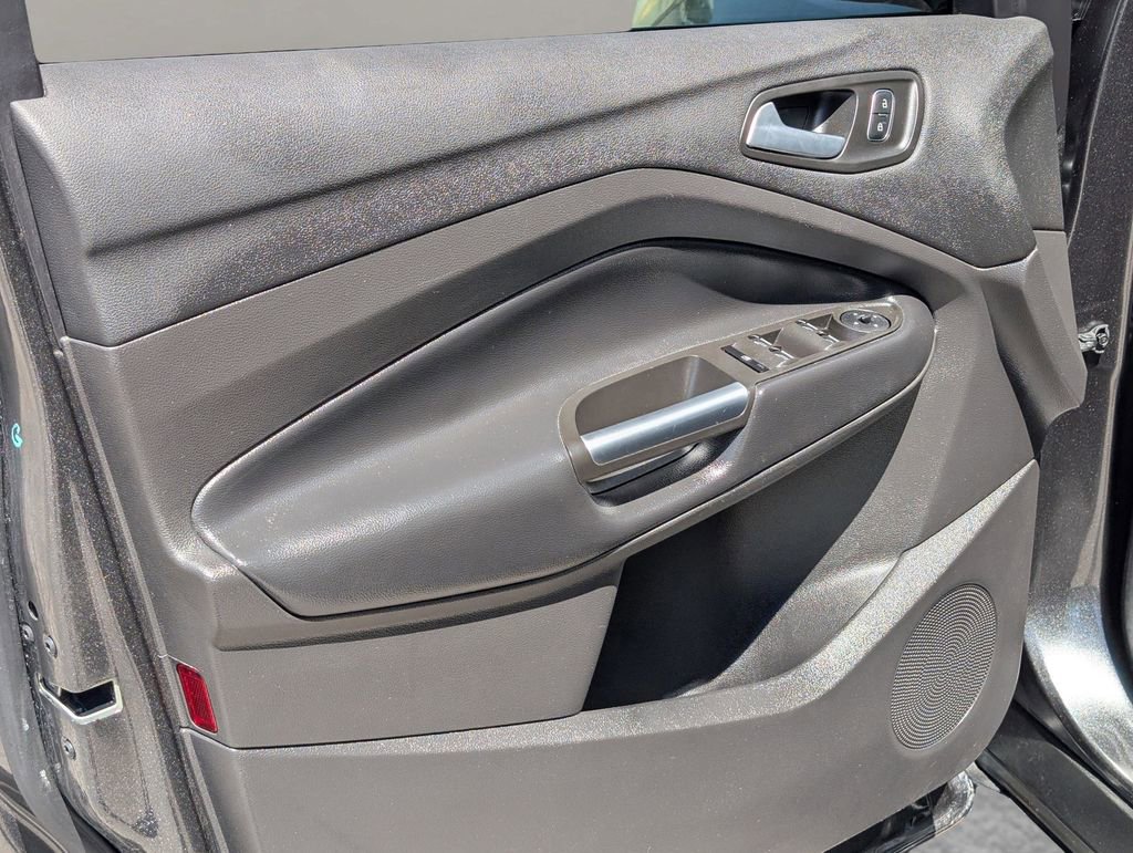 Used 2019 Ford Escape SE image 15