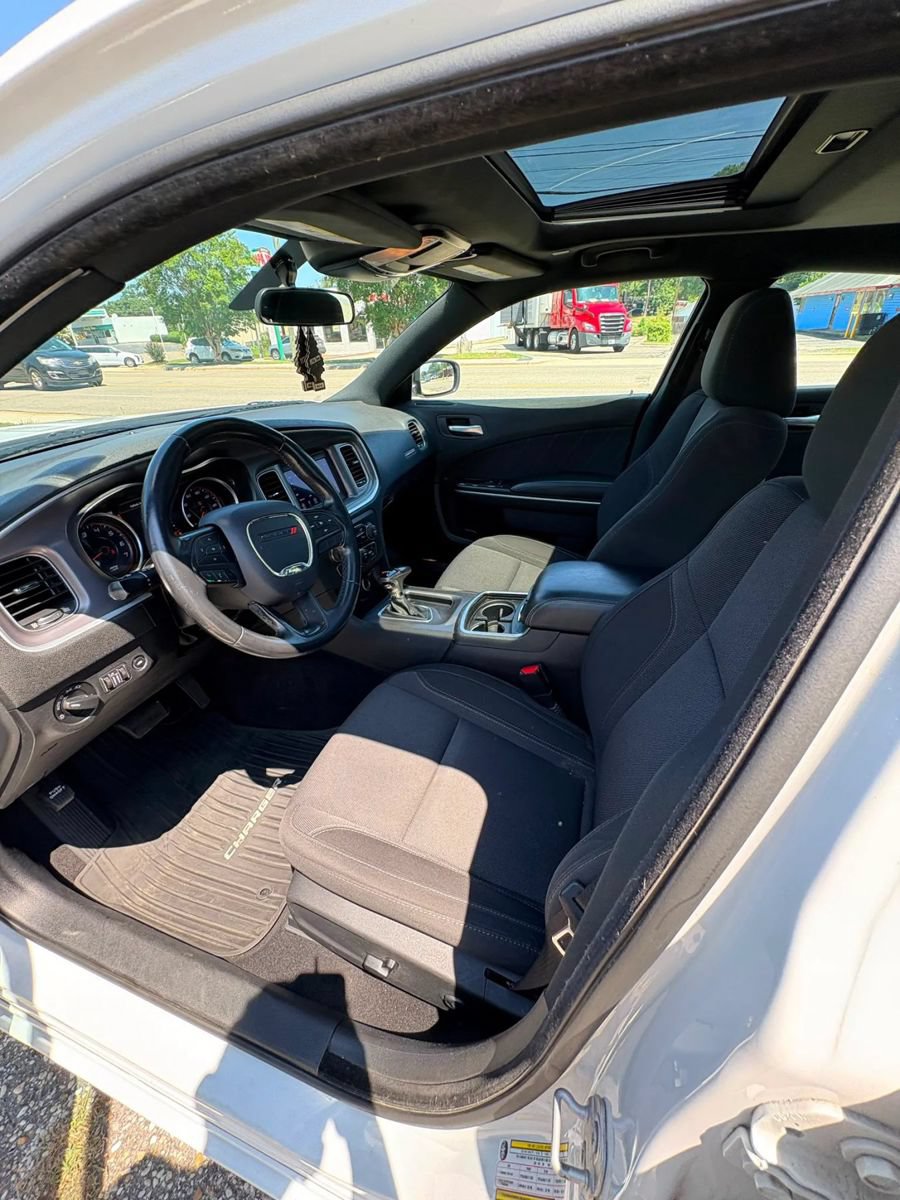 Used 2019 Dodge Charger SXT RWD image 9