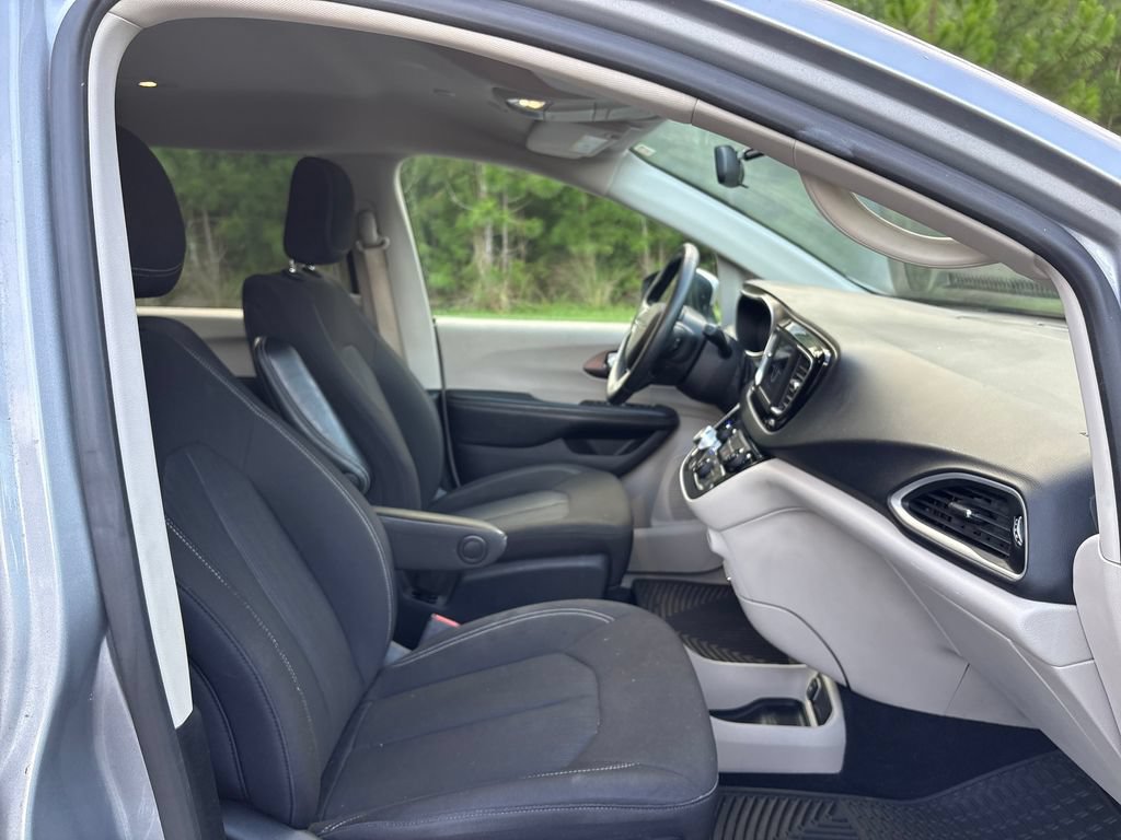 Used 2021 Chrysler Voyager LX FWD image 29