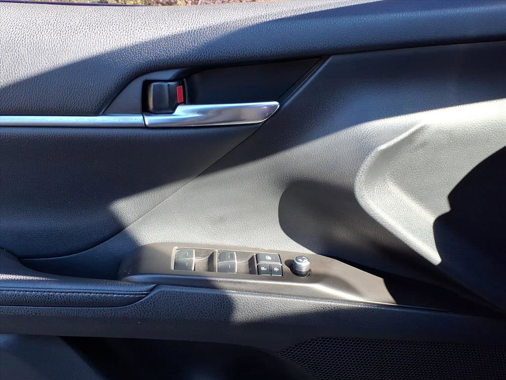 Used 2022 Toyota Camry XSE image 24