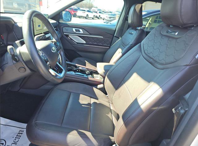 Used 2025 Ford Explorer Platinum w/ Ultimate Package AWD/4WD image 2