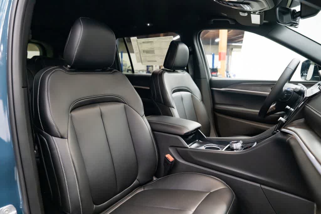 New 2026 Jeep Grand Cherokee L Limited AWD/4WD image 30