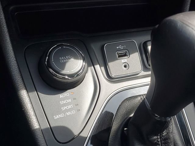 Used 2021 Jeep Cherokee Latitude Lux w/ Sun & Sound Group AWD/4WD image 32