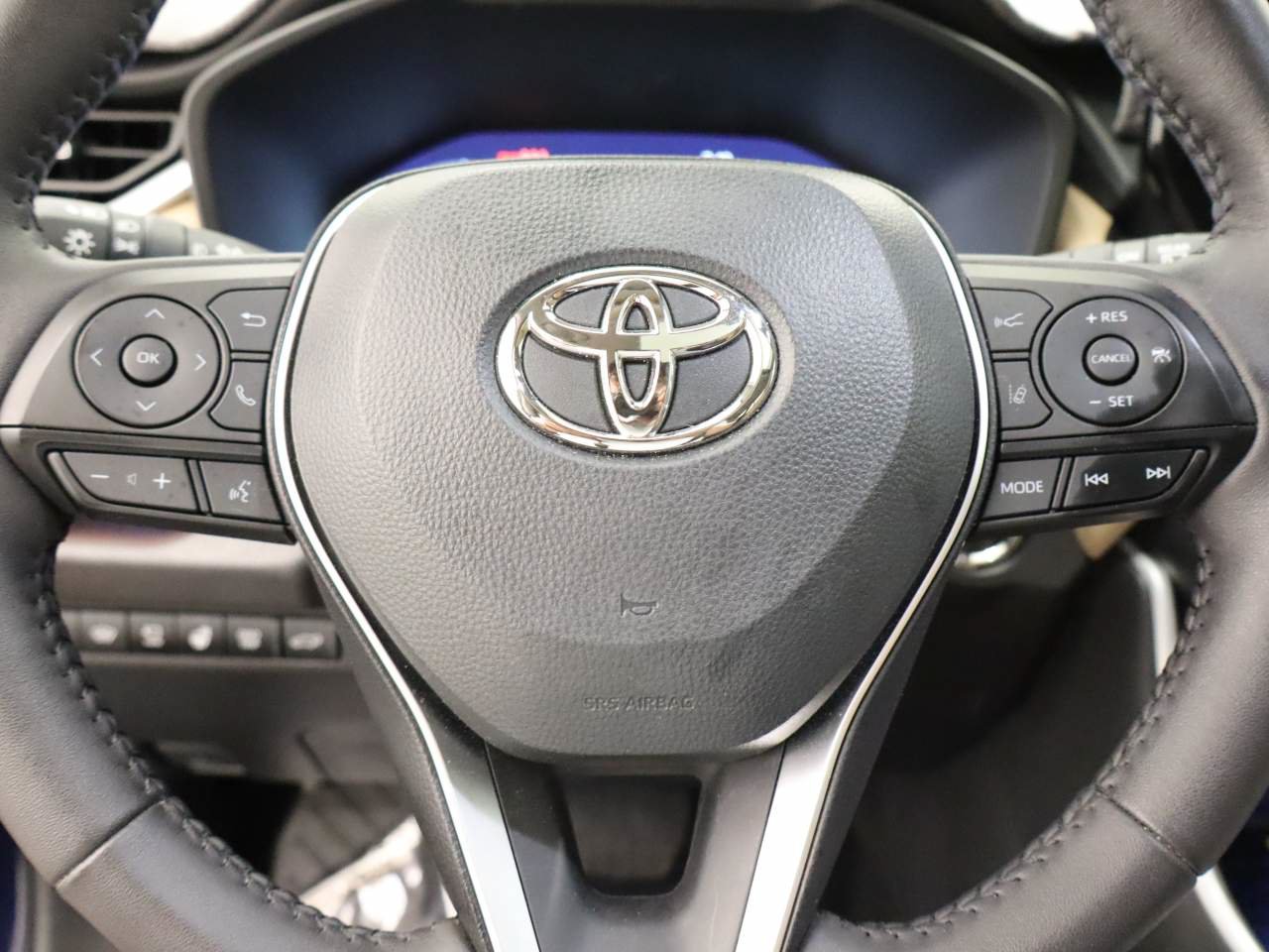 Used 2025 Toyota RAV4 Limited w/ Advanced Technology Package AWD/4WD image 12