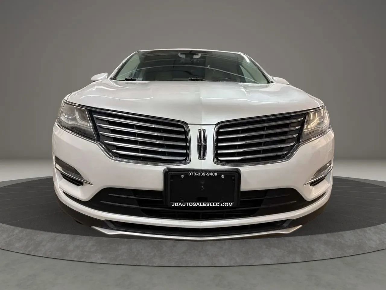Used 2017 Lincoln MKC Select w/ Select Plus Package AWD/4WD image 3