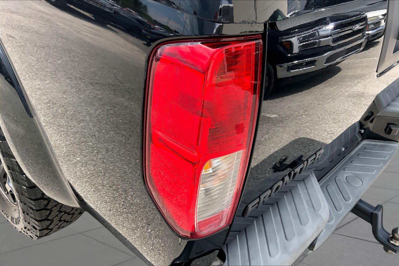 Used 2020 Nissan Frontier SV w/ Midnight Edition Floor Mats AWD/4WD image 29