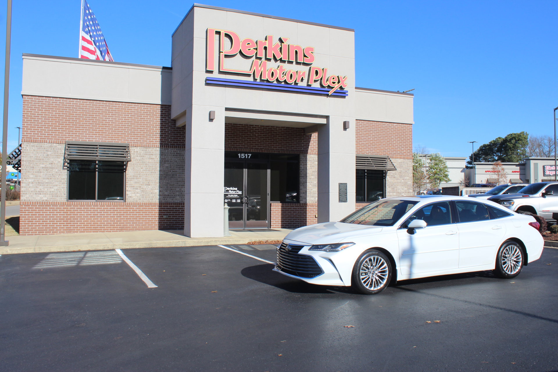 Used 2020 Toyota Avalon Limited image 37