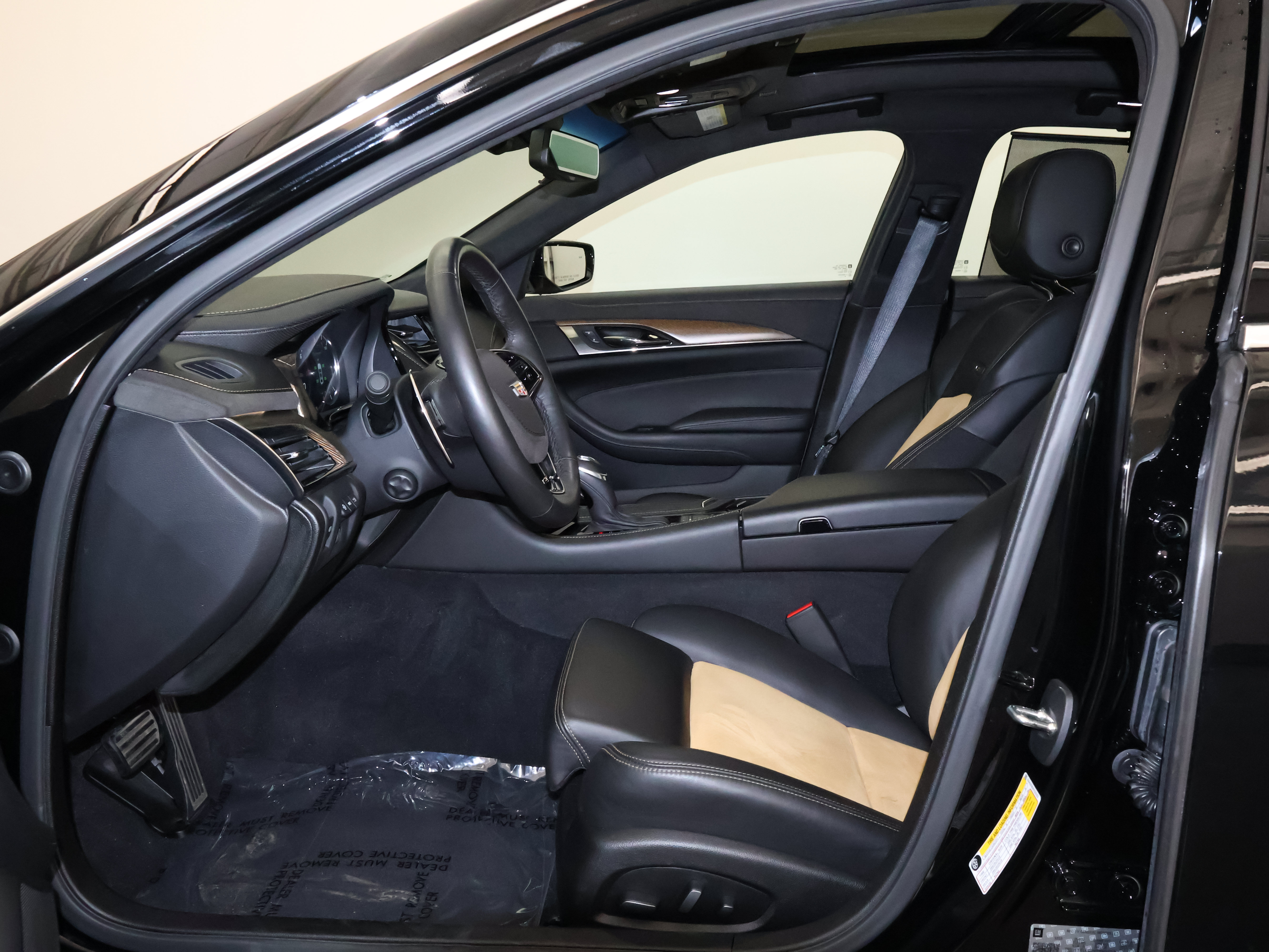 Used 2019 Cadillac CTS V w/ Luxury Package RWD image 12