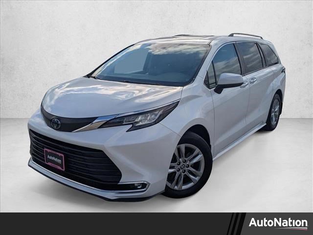 Used 2023 Toyota Sienna XLE w/ XLE Plus Package image 1