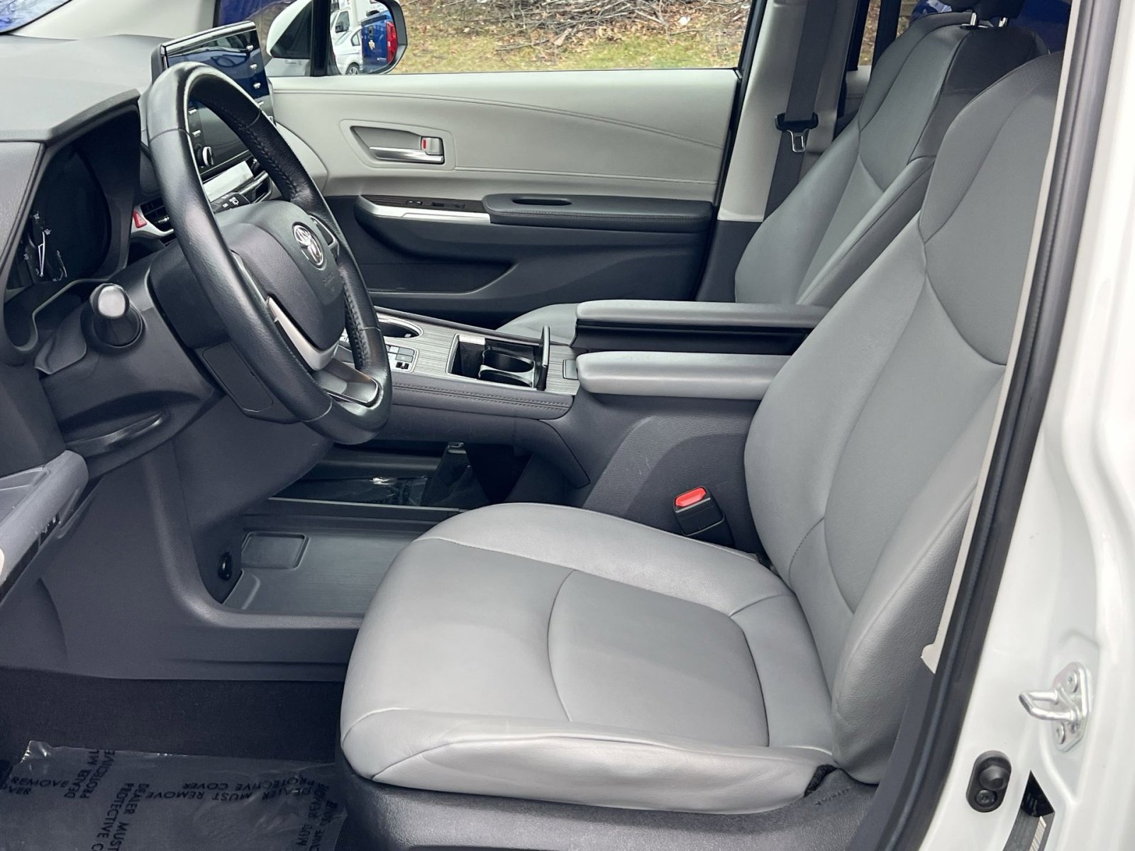 Used 2024 Toyota Sienna XLE image 12