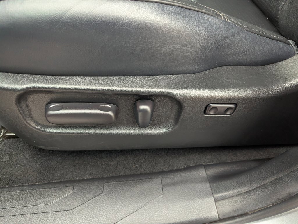 Used 2022 Toyota Tacoma Limited image 15