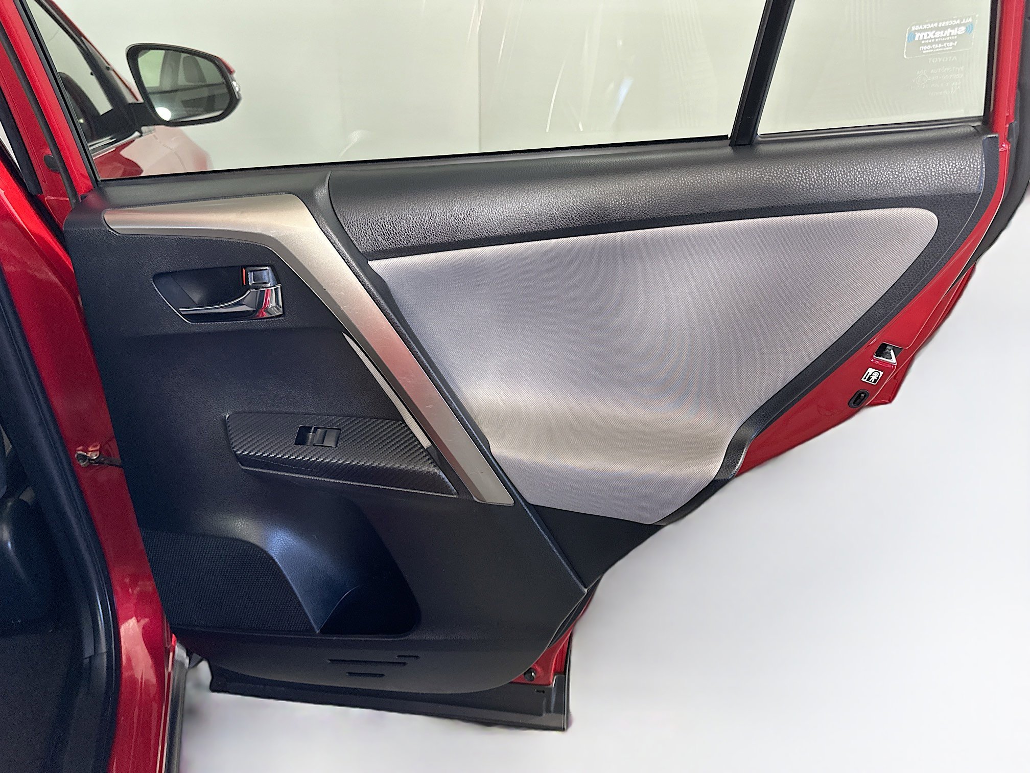 Used 2015 Toyota RAV4 XLE image 28