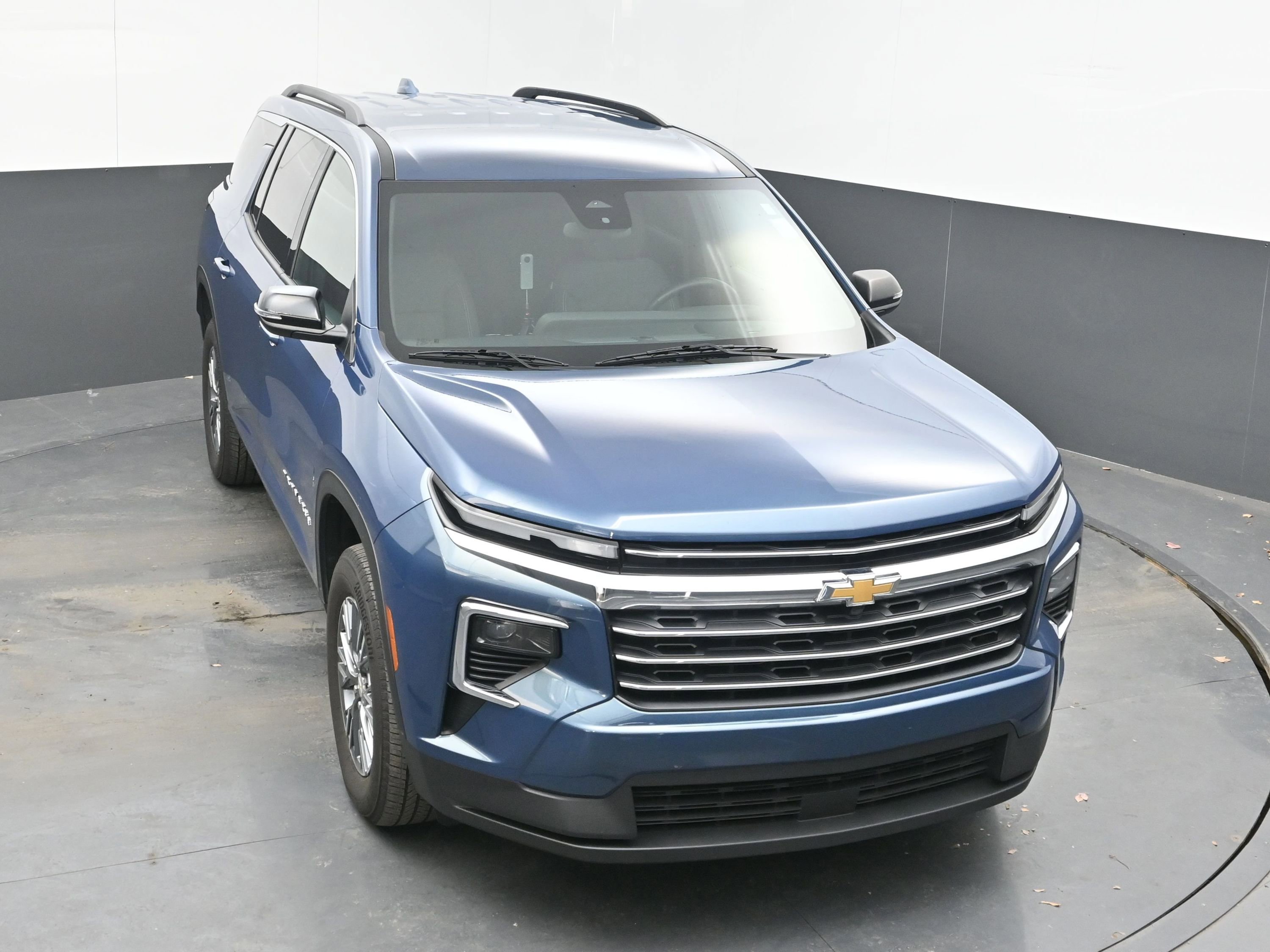 Used 2025 Chevrolet Traverse LT image 33
