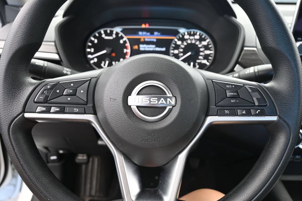 Used 2025 Nissan Altima 2.5 SV FWD image 28
