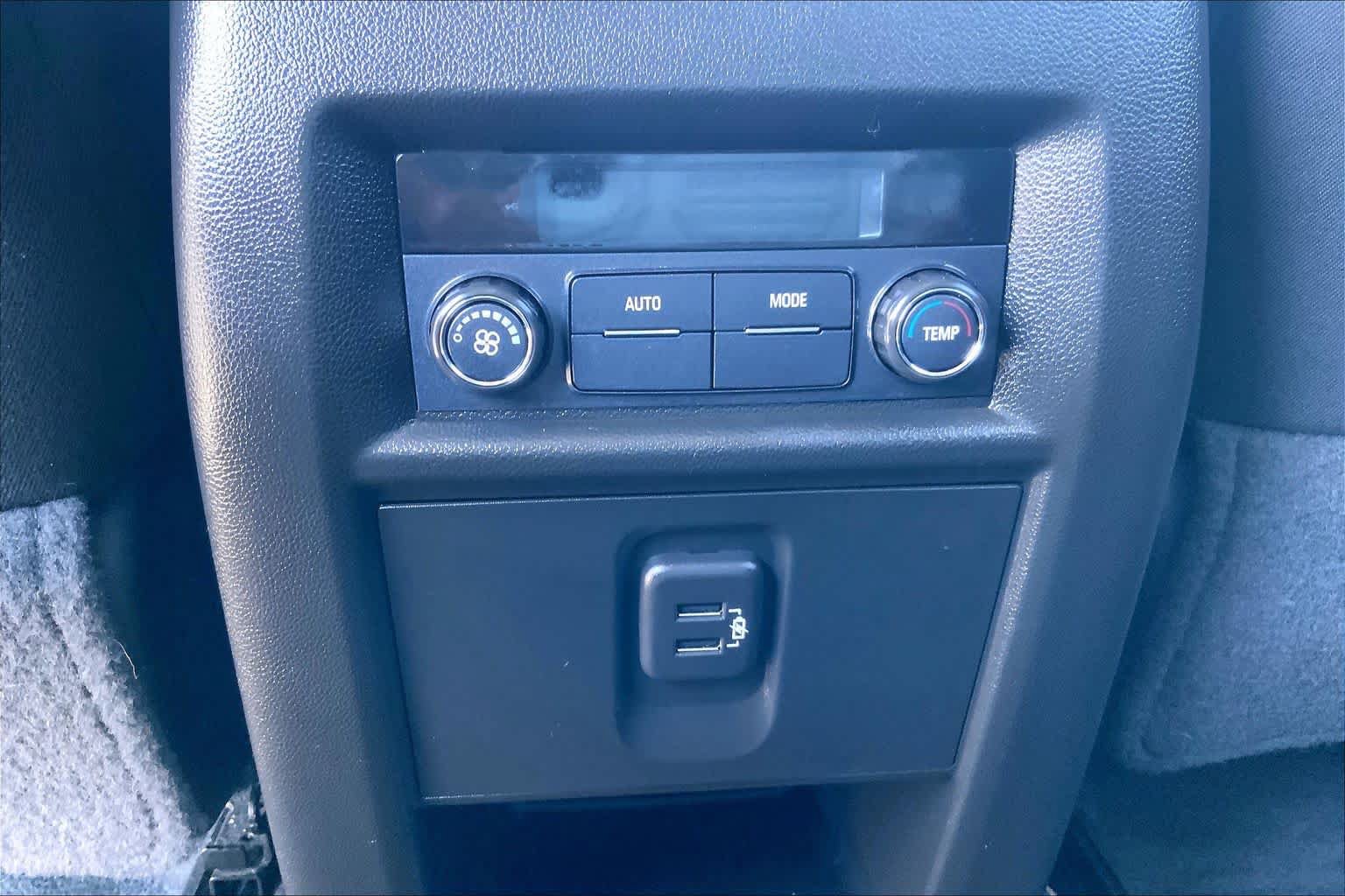 Used 2019 Chevrolet Traverse LT FWD image 36
