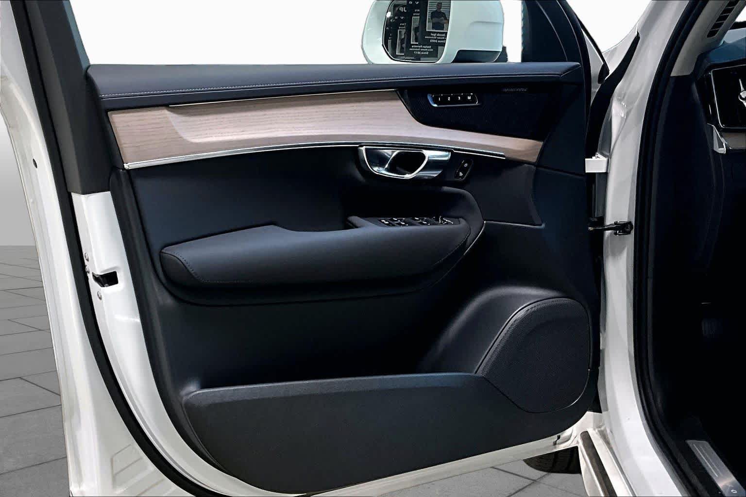 New 2026 Volvo XC90 B6 Plus w/ Protection Package Premier AWD/4WD image 11