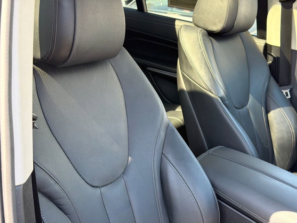 Used 2022 BMW X7 xDrive40i w/ Premium Package image 13