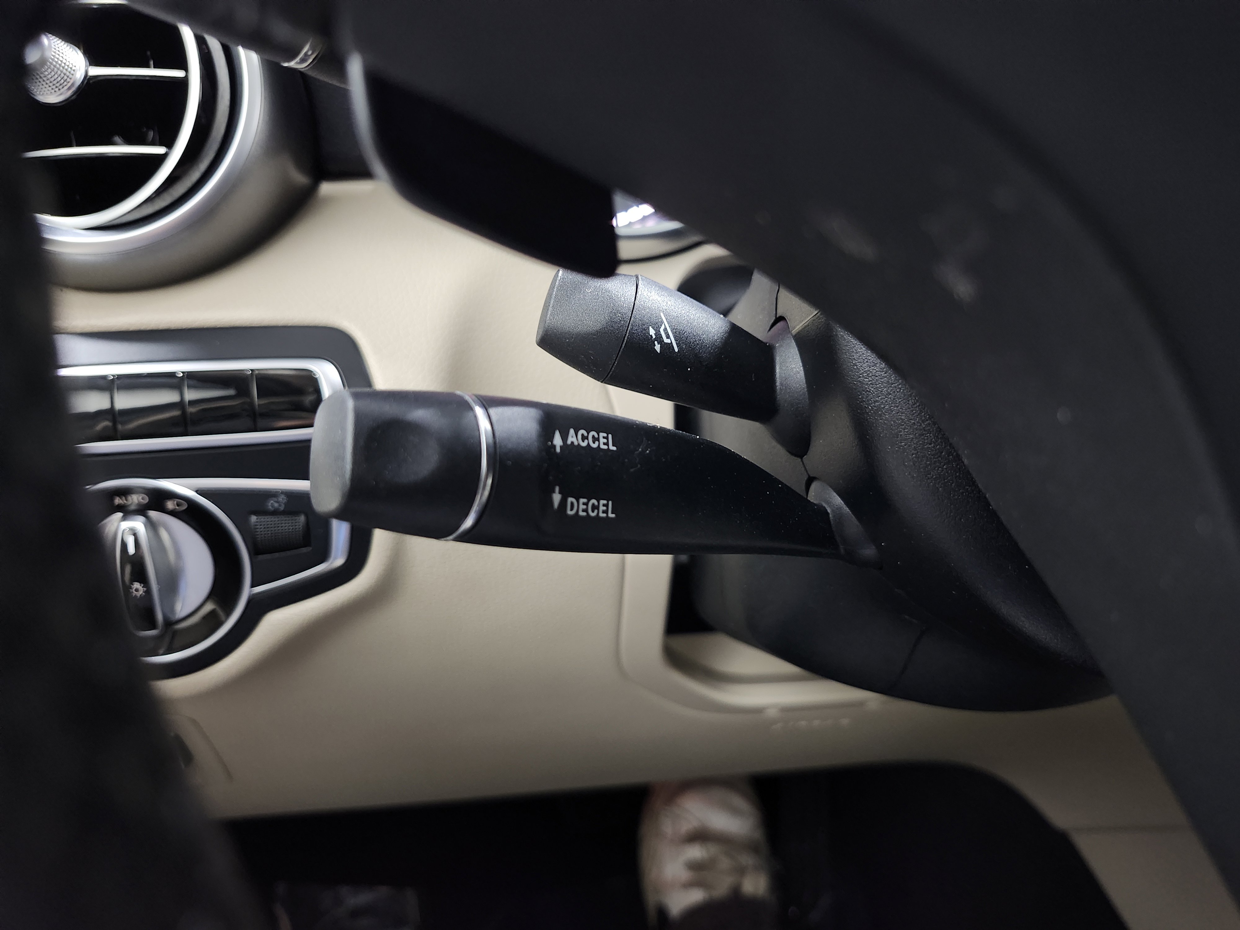 Used 2016 Mercedes-Benz GLC 300 4MATIC image 38