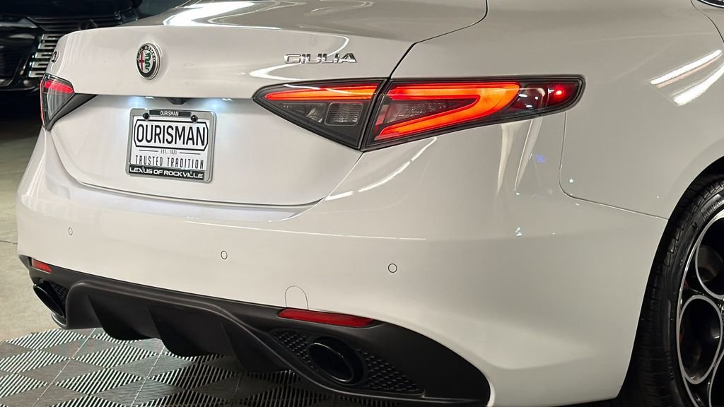 Used 2024 Alfa Romeo Giulia Veloce AWD/4WD image 9