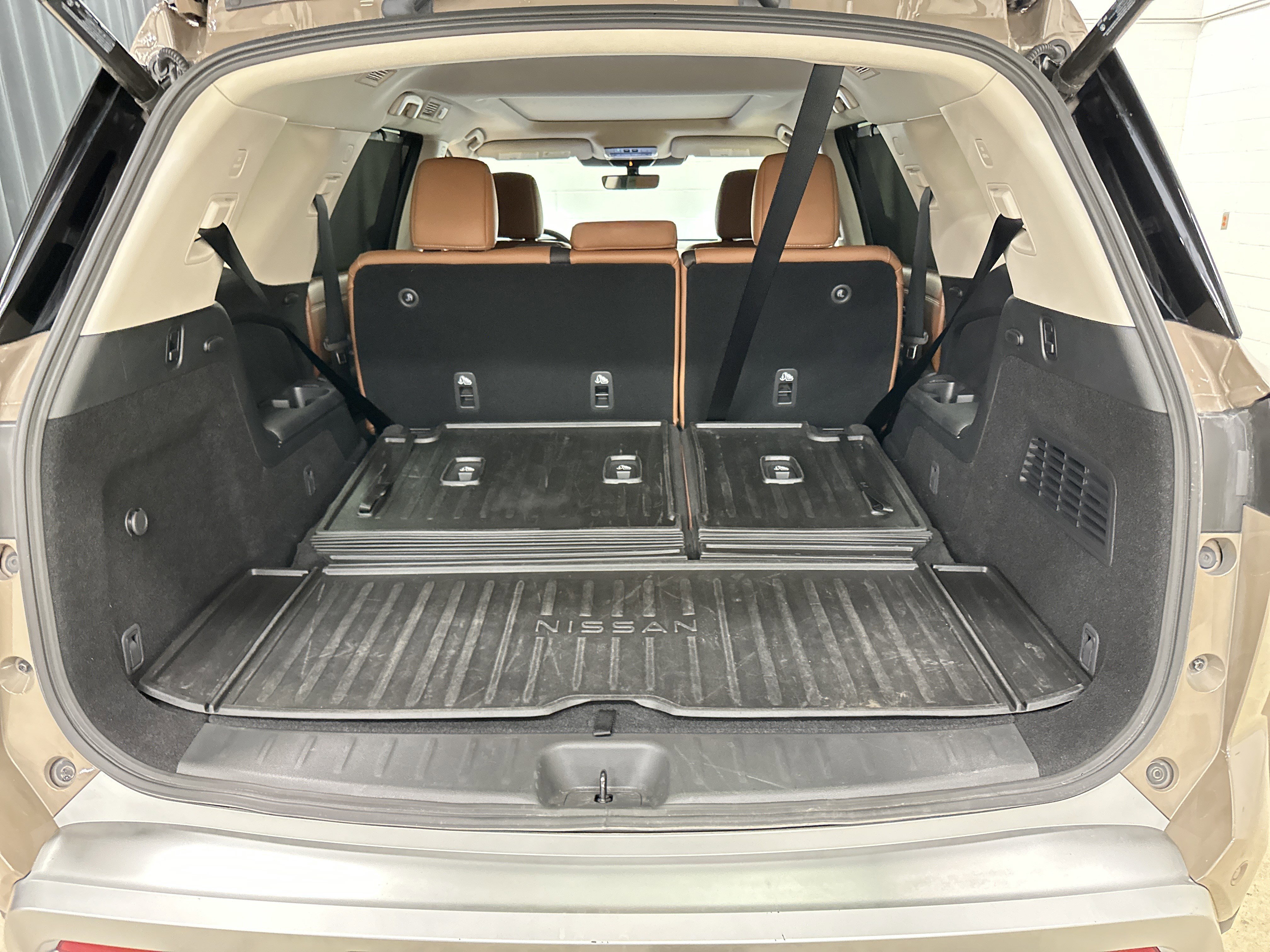 Used 2025 Nissan Pathfinder Platinum w/ Cargo Package AWD/4WD image 33