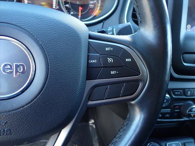 Used 2019 Jeep Cherokee Latitude Plus w/ Comfort/Convenience Group AWD/4WD image 16