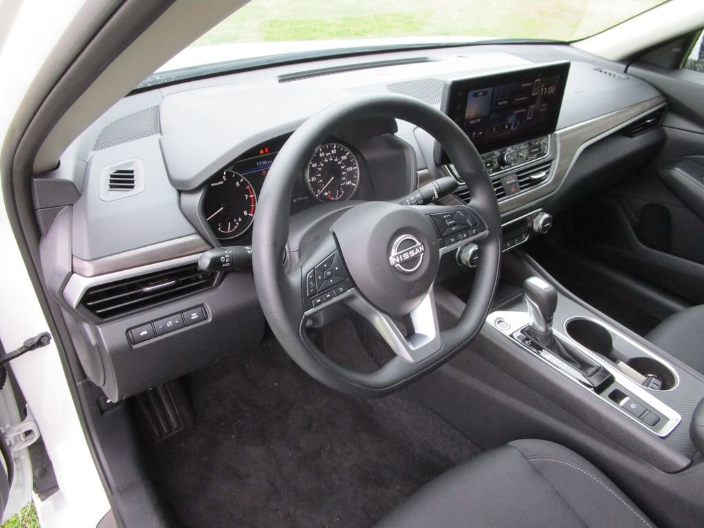 Used 2025 Nissan Altima 2.5 SV w/ SV Special Edition Package image 19