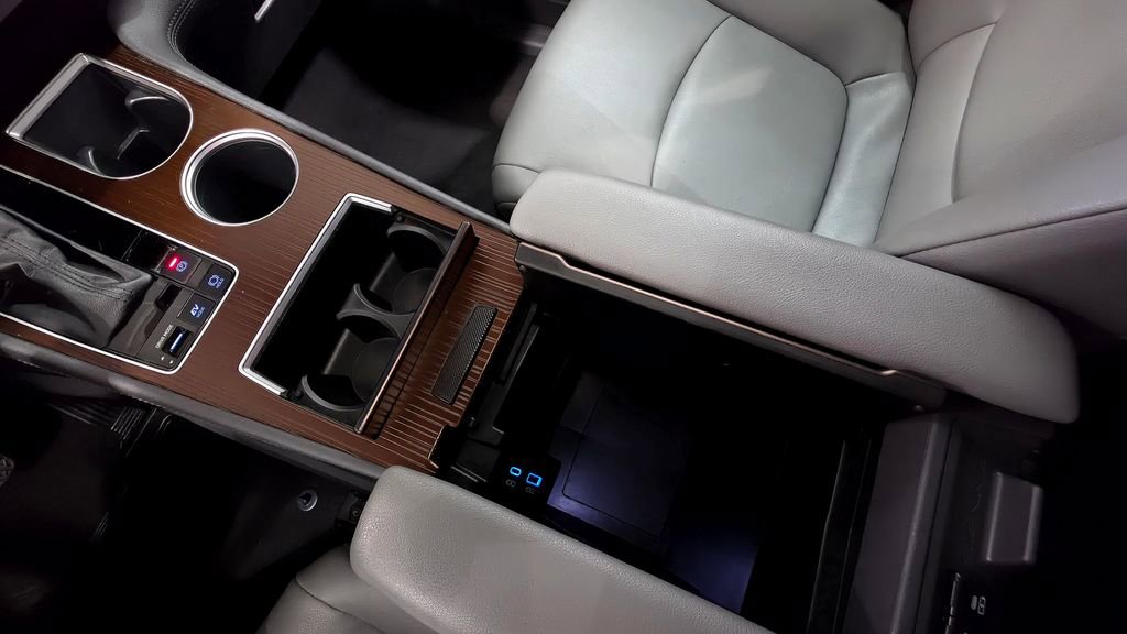 Used 2024 Toyota Sienna XLE image 34