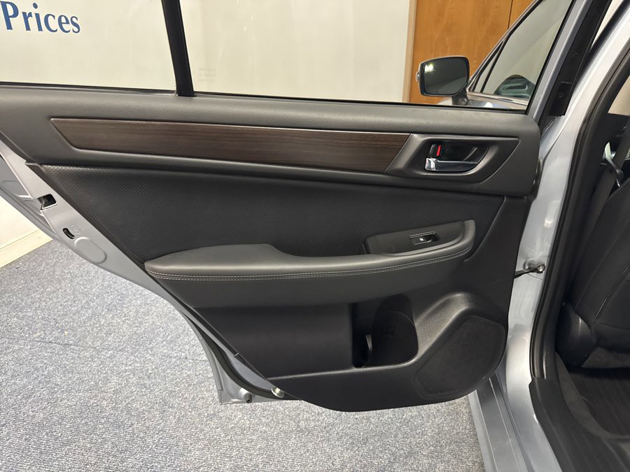 Used 2017 Subaru Legacy 2.5i Limited w/ Popular Package #4 image 7