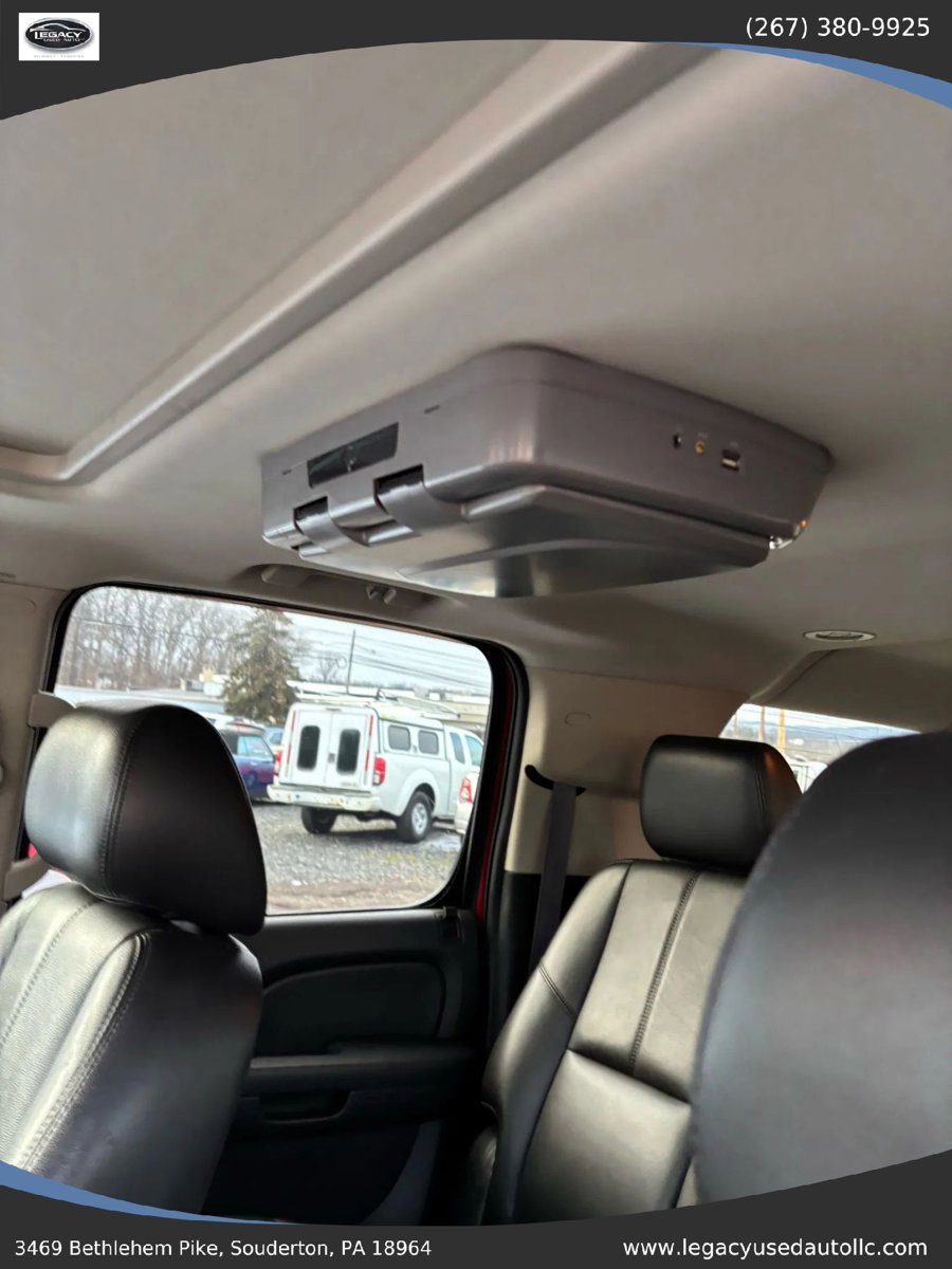 Used 2013 Chevrolet Suburban LT image 19