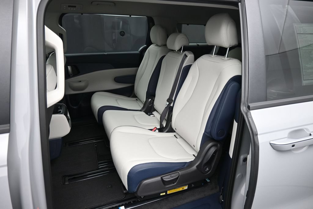 New 2026 Kia Carnival EX FWD image 21