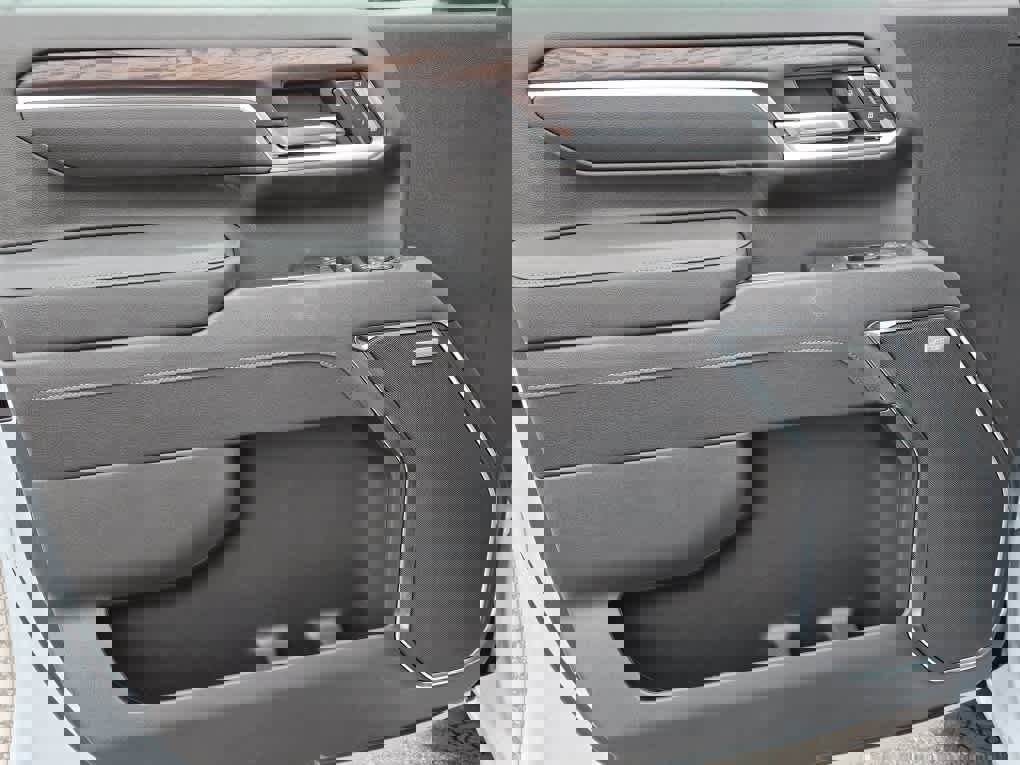 New 2026 GMC Sierra 2500 SLT w/ SLT Convenience Package image 12