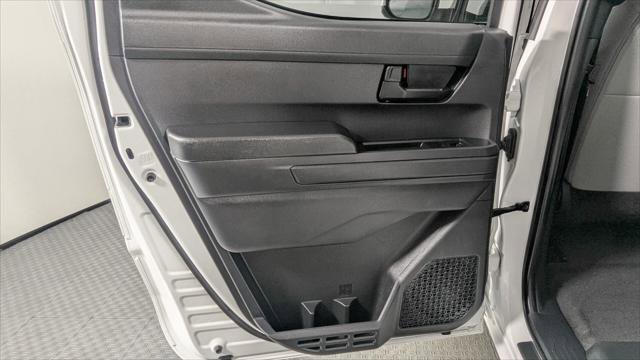 Used 2025 Toyota Tacoma SR5 AWD/4WD image 16