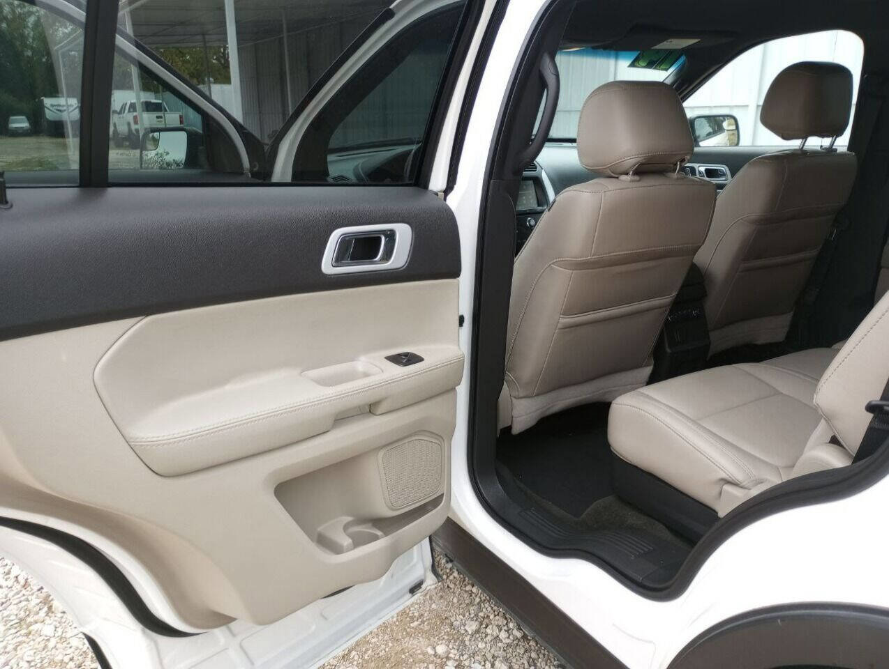 Used 2014 Ford Explorer XLT w/ Equipment Group 202A FWD image 32