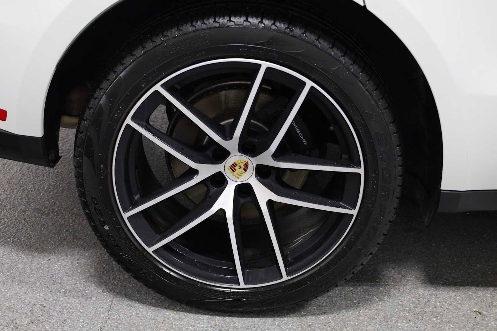 Certified 2025 Porsche Macan image 38