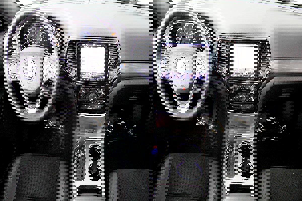 Used 2020 Jeep Grand Cherokee Altitude image 22