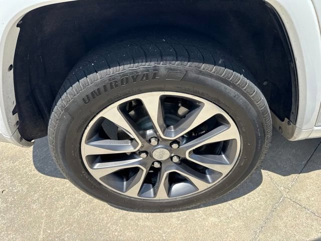 Used 2017 Jeep Grand Cherokee Overland AWD/4WD image 17