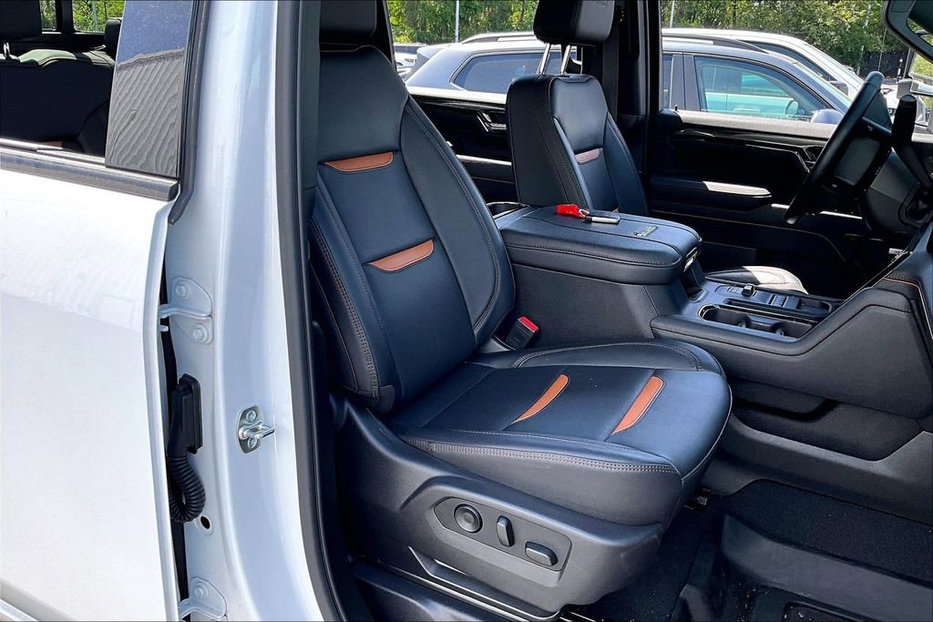 Used 2025 GMC Sierra 2500 AT4 w/ AT4 Premium Plus Package image 30