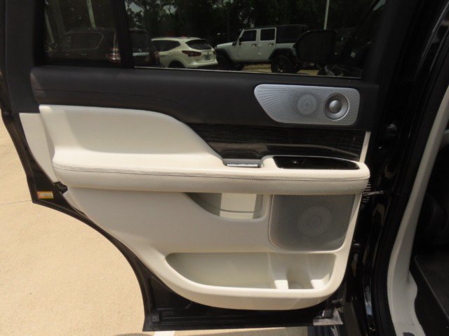 Used 2022 Lincoln Navigator Black Label AWD/4WD image 18