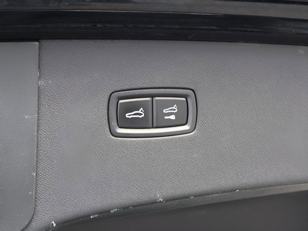 Certified 2023 Porsche Cayenne Turbo S AWD/4WD image 19