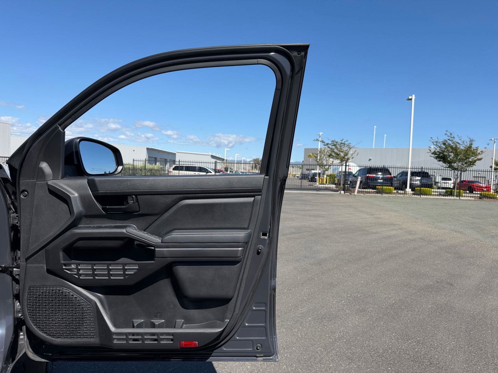 Certified 2025 Toyota Tacoma SR5 AWD/4WD image 15