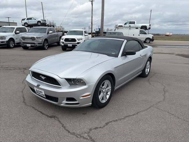 Used 2013 Ford Mustang Convertible image 2
