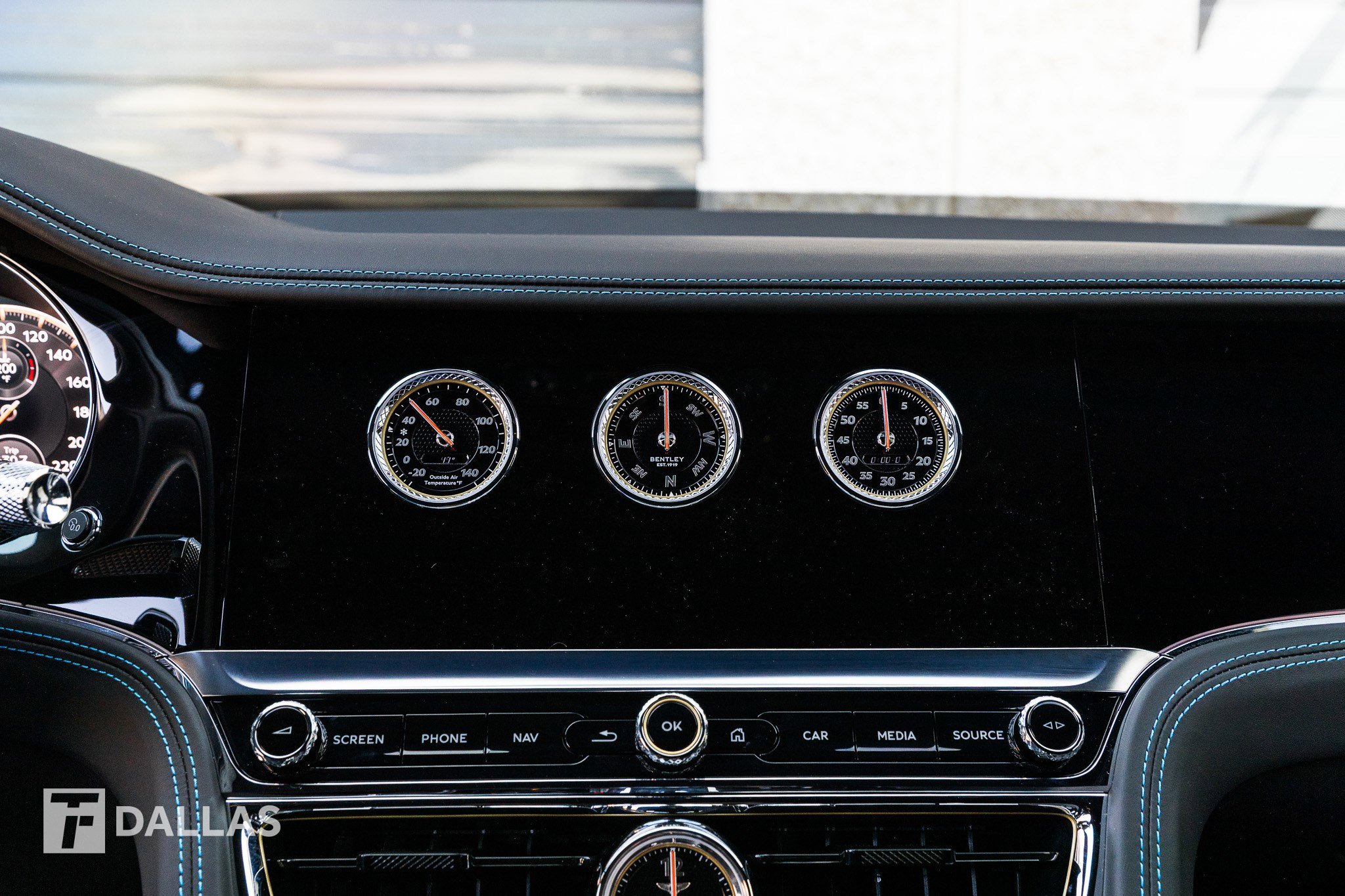 Used 2024 Bentley Flying Spur V8 image 27