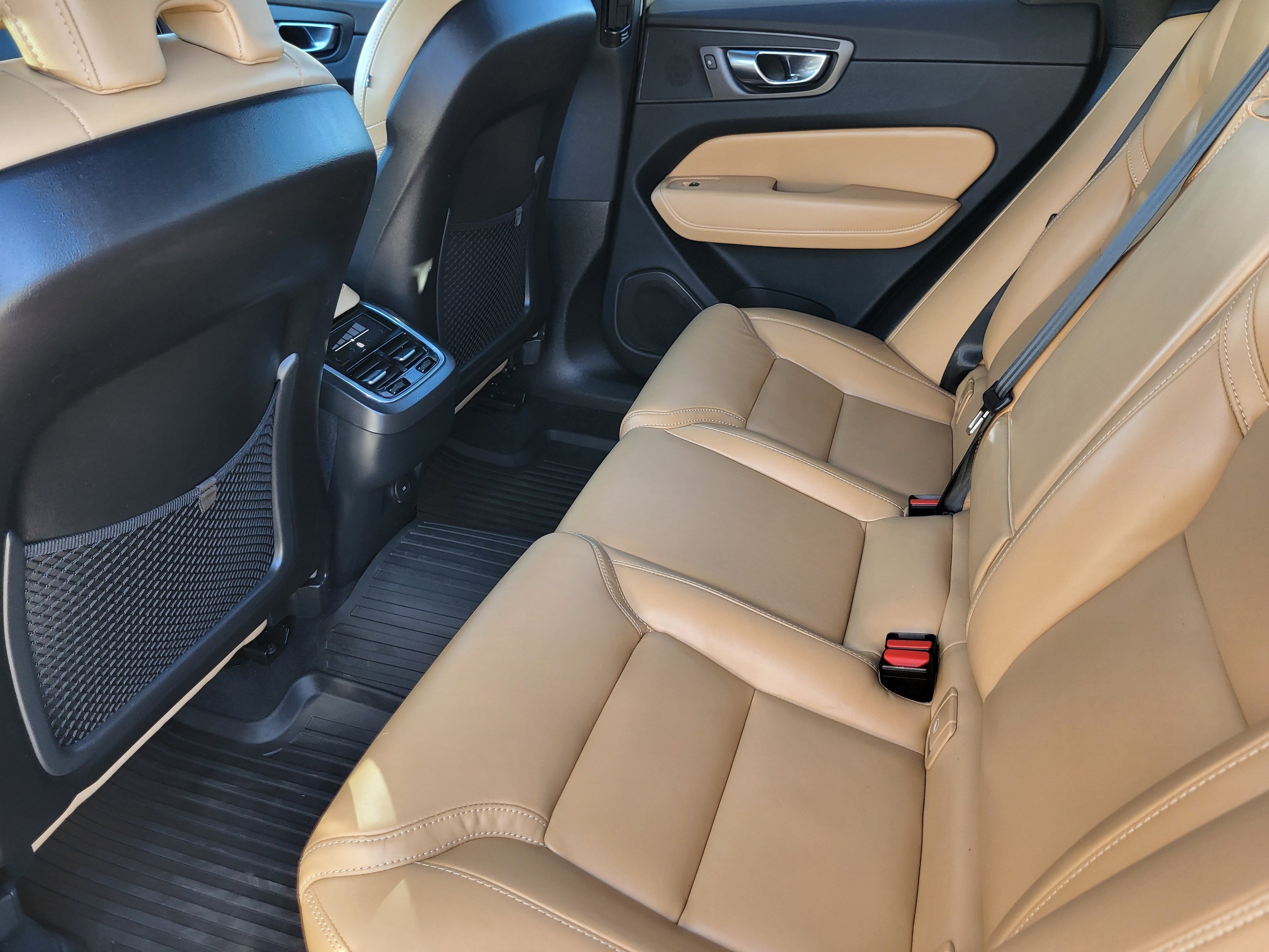 Certified 2023 Volvo XC60 B5 Ultimate w/ Protection Package Premier image 17