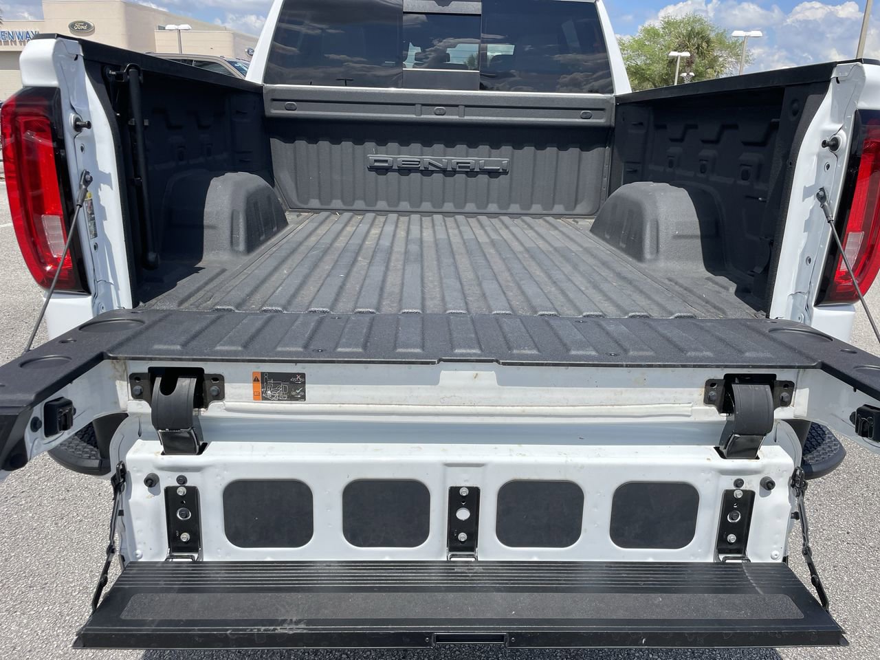 Used 2023 GMC Sierra 1500 Denali RWD image 8
