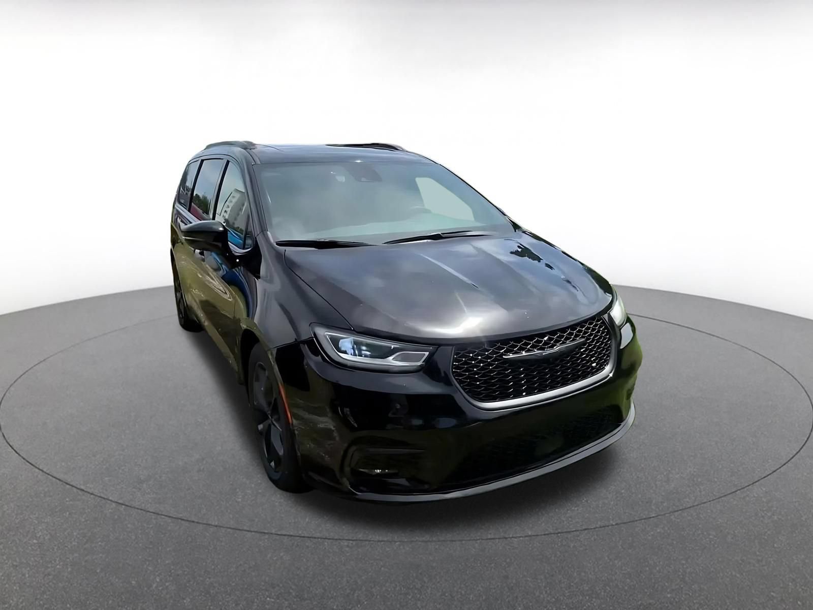 Used 2025 Chrysler Pacifica Limited FWD image 3