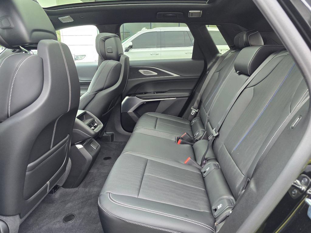 Used 2026 Cadillac Lyriq Premium Sport AWD/4WD image 17