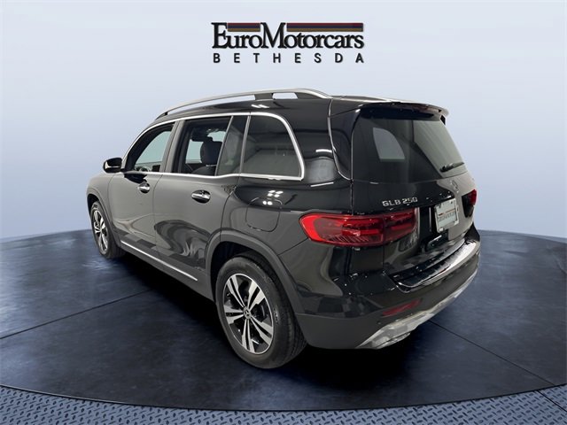 Used 2025 Mercedes-Benz GLB 250 4MATIC image 3