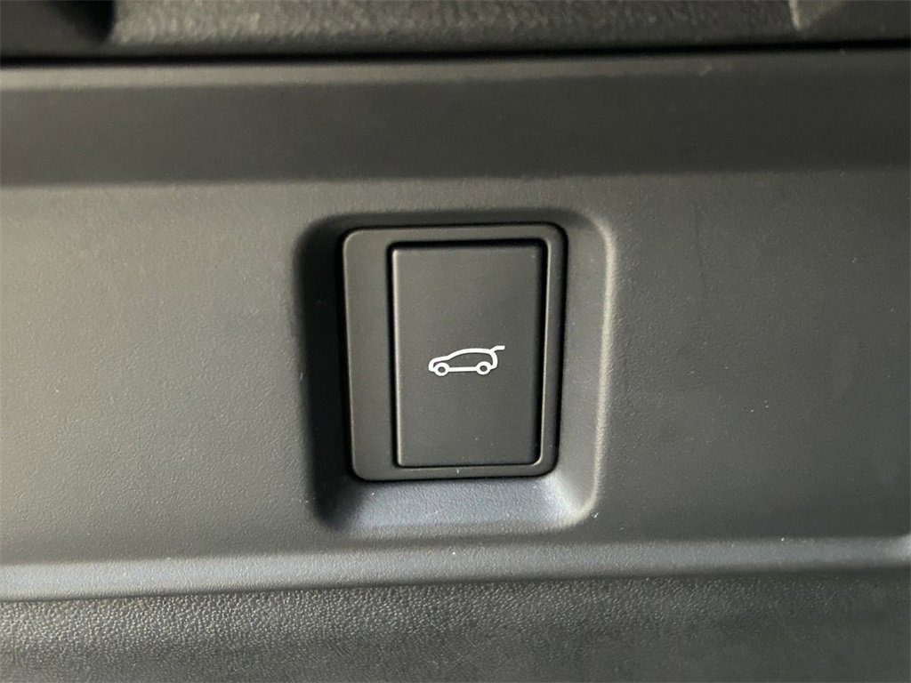 Used 2024 Land Rover Discovery Sport S image 33